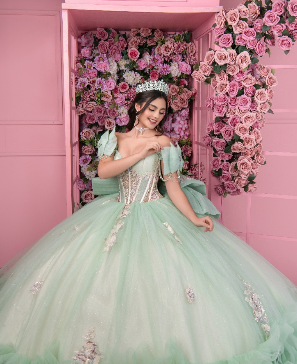 Green & Emerald Dresses