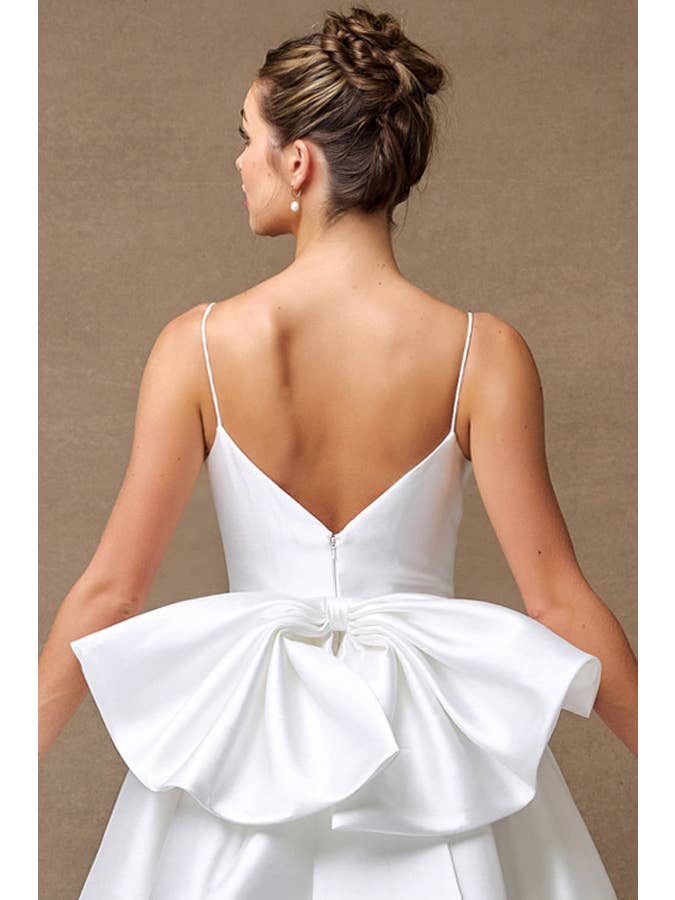 Elegant Off-White Sleeveless A-Line Mikado Wedding Gown with Pockets and Bow