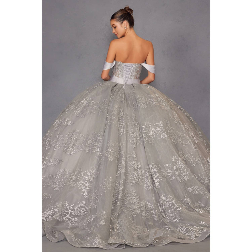 Exquisite Voluminous Embroidered Quinceañera Ball Gown with Off-Shoulder Sweetheart Neckline