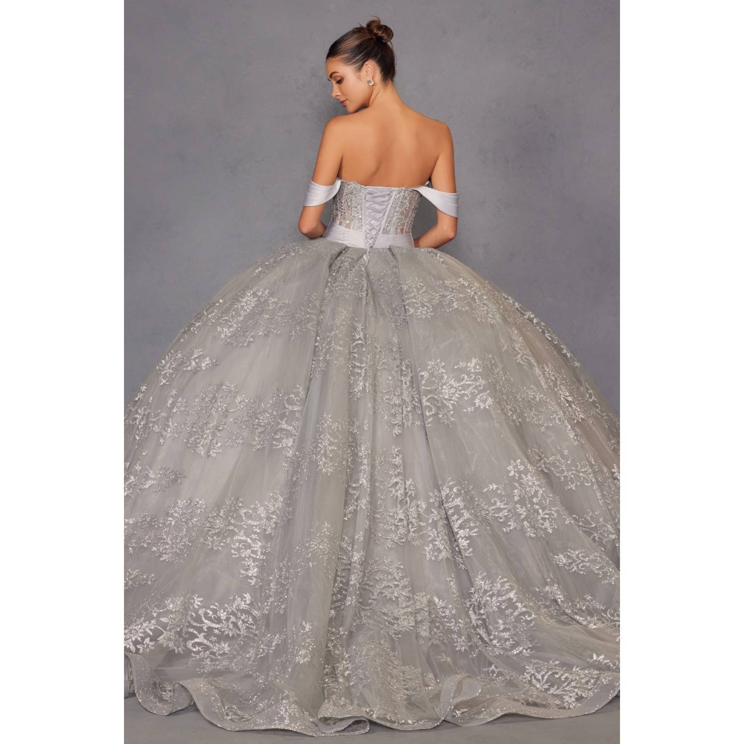 Exquisite Voluminous Embroidered Quinceañera Ball Gown with Off-Shoulder Sweetheart Neckline