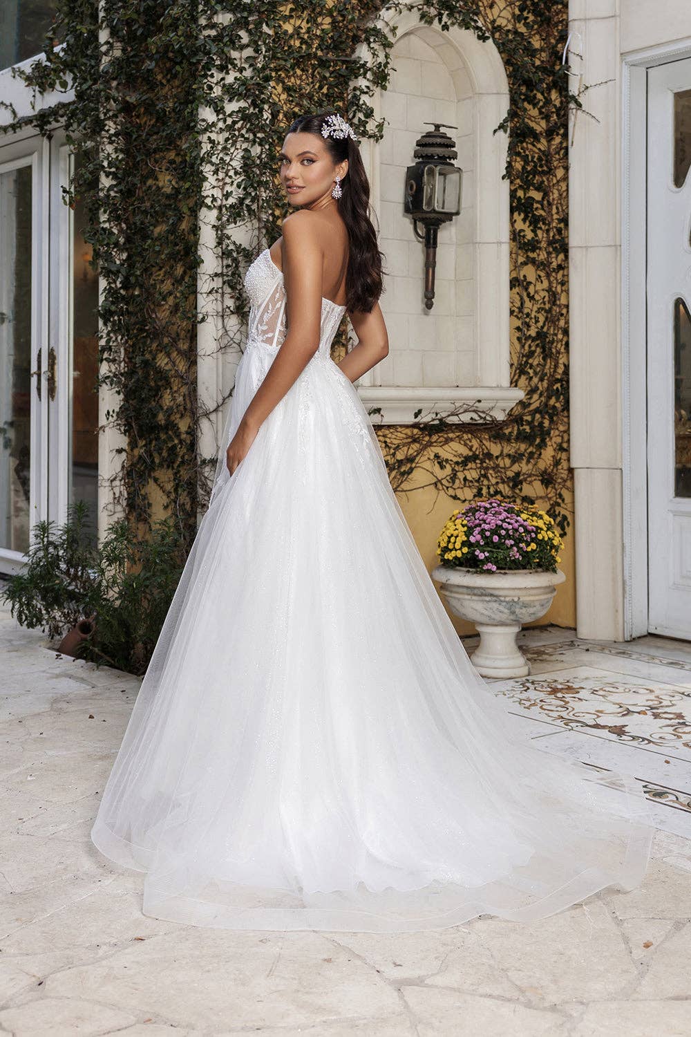 Elegant Ivory Strapless A-Line Tulle Wedding Dress with Glitter Corset Bodice
