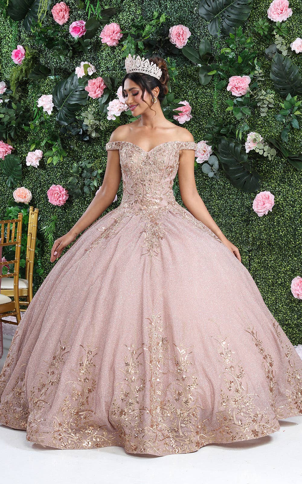 Elegante vestido de quinceañera con hombros descubiertos y bordado floral para ocasiones especiales