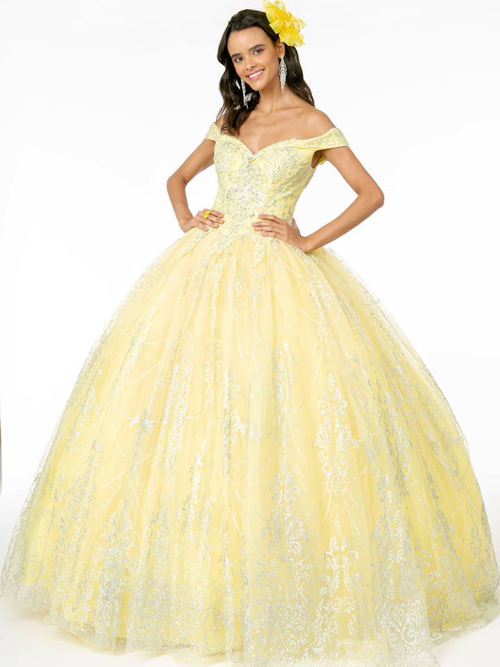 Elegant Princess Ball Gown, Sweetheart Neckline, Glitter Embellished Quinceanera Dress