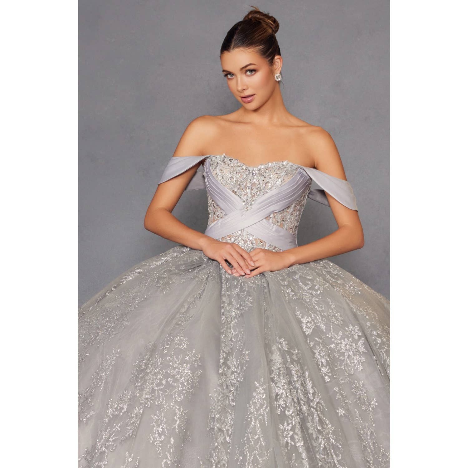 Exquisite Voluminous Embroidered Quinceañera Ball Gown with Off-Shoulder Sweetheart Neckline