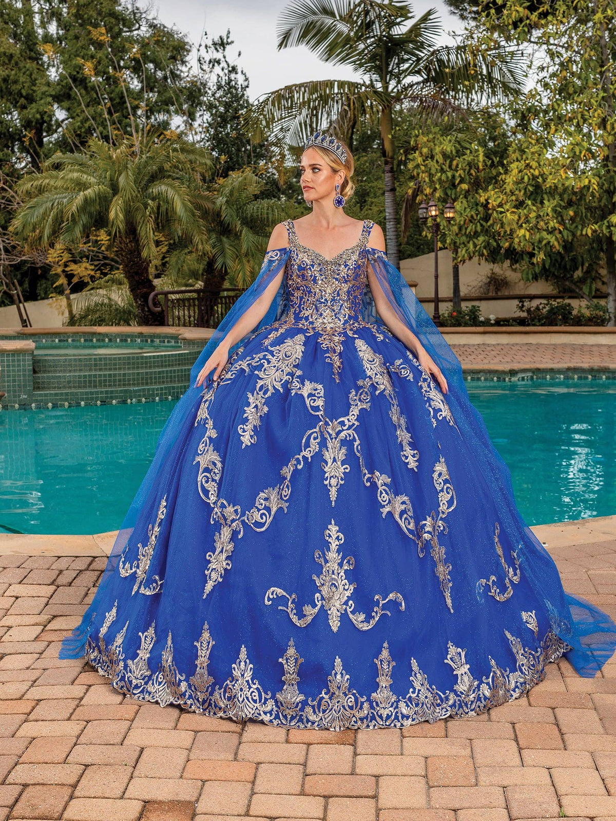 {Dazzling Sweetheart Glitter Ball Gown for Prom & Quinceañera Celebrations} - {} at {Linda Mariposa}