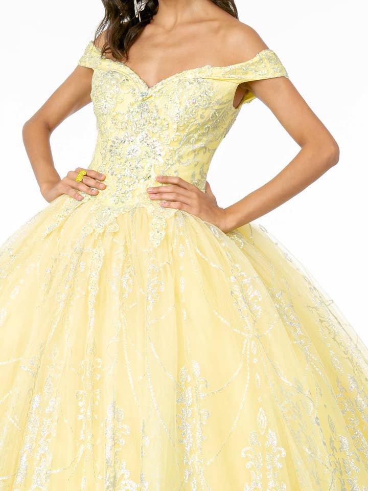Elegant Princess Ball Gown, Sweetheart Neckline, Glitter Embellished Quinceanera Dress